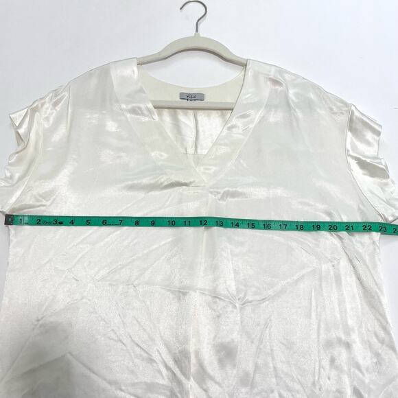 Rails Womens Nala Short Sleeve Top Blouse Size M Ivory V-Neck Shiny Satin Basic - Picture 9 of 11